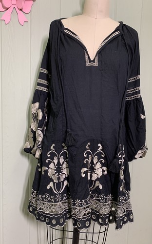 

Хлопковое мини-платье Rare Free People Bali с люверсами и вышивкой ришелье и кисточками  S, Черный