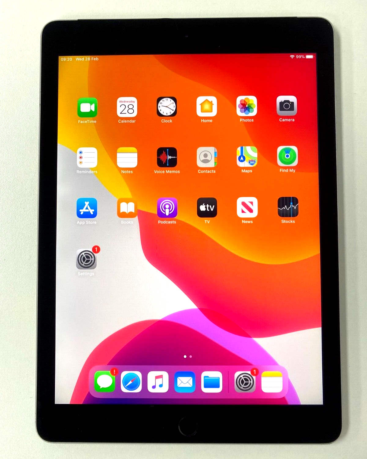 Apple iPad Air 2 16GB Tablet Wi-Fi + Cellular Unlocked 9.7