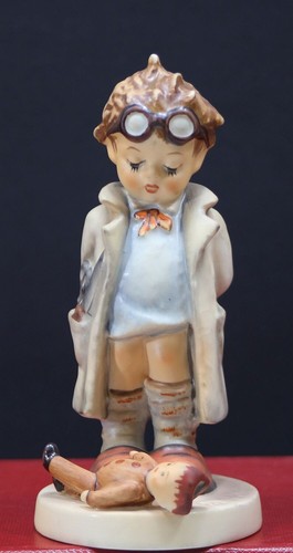 Goebel M.I. Hummel Figurine #127 "Doctor" 4.75" tall TMK5 Germany