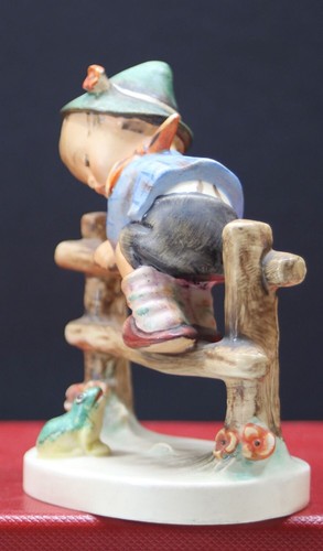 Goebel M.I. Hummel figurine #201 2/0 "Retreat to Safety" TMK2 Full Bee 4” Tall