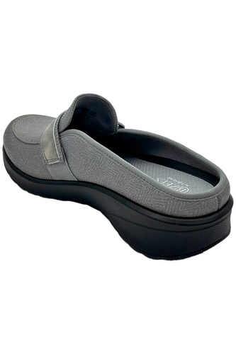 BZees Women's Galleria Buckle Mule Graphite