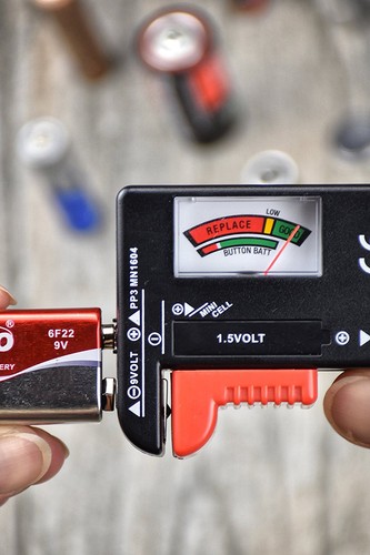 AA AAA C D 9V 1.5V Button Cell Batteries Universal Battery Tester Checker