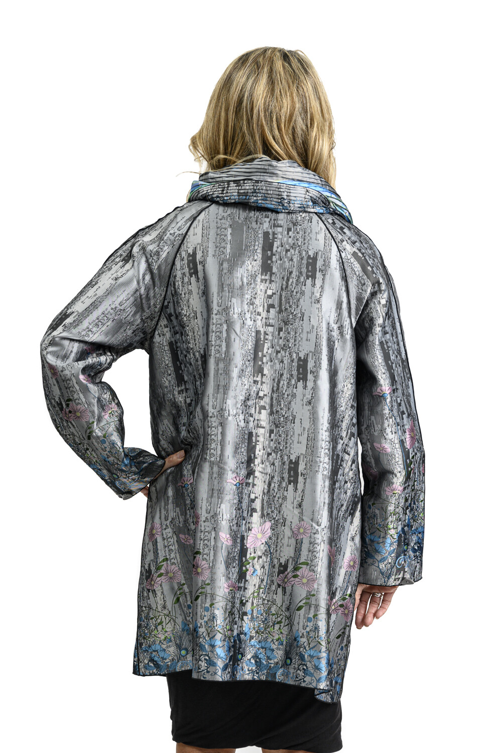 Pre-owned Ubu Piped 36″ Reversible Parisian With Pockets; Wildflowers In Multicolor
