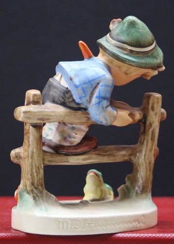 Goebel M.I. Hummel figurine #201 2/0 "Retreat to Safety" TMK2 Full Bee 4” Tall