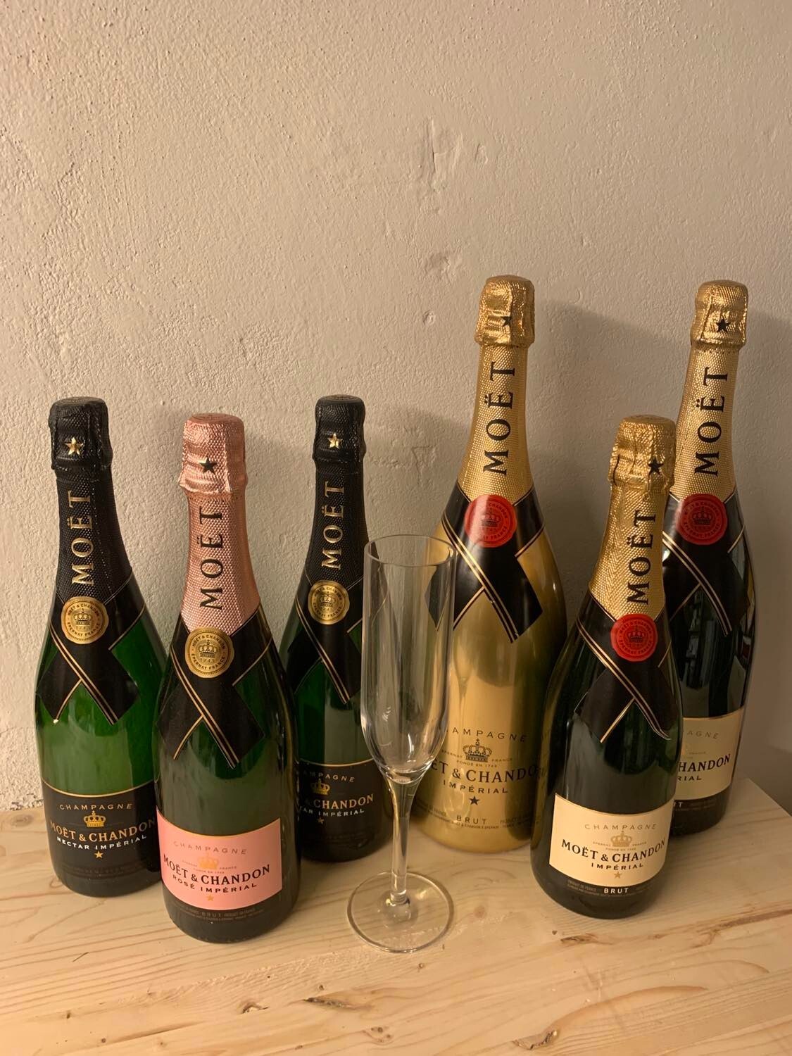 MOET&CHANDON 新品未開封品 Amazon.co.jp: 【ギフト包装】MOET&CHANDON モエ・エ