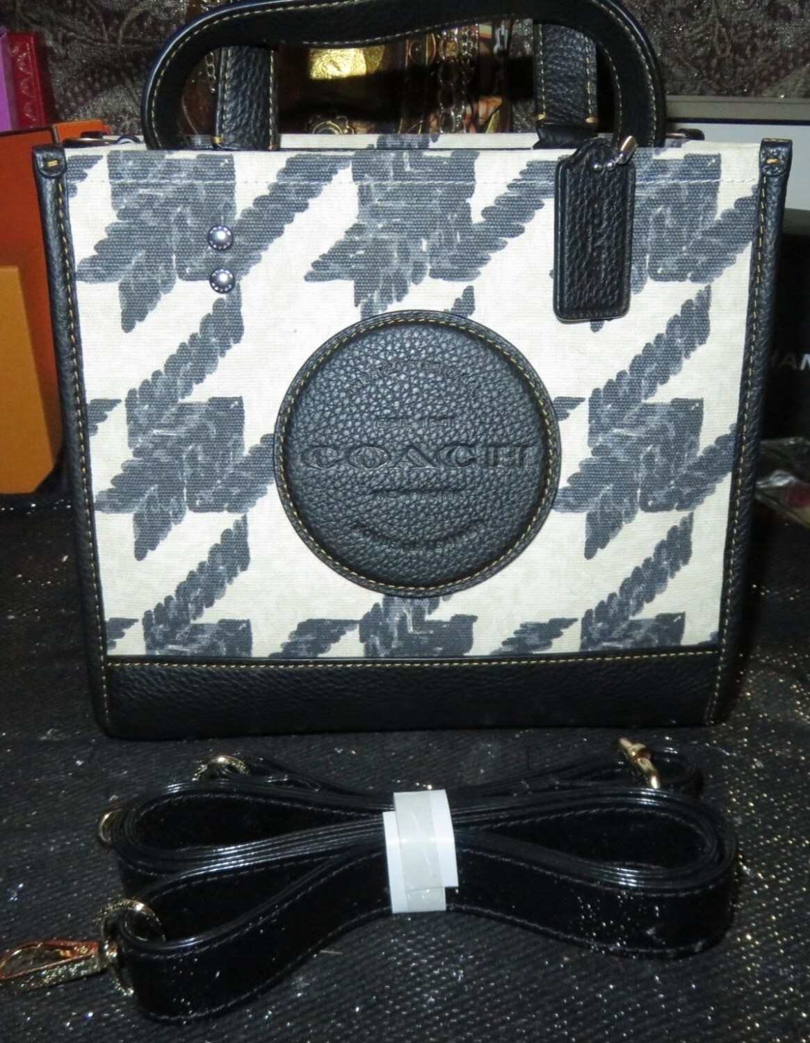 ★完売必須★COACH Dempsey Tote 22 PatchBag Houndstooth Print Coach 2023 Dempsey Tote 22 With Houndstooth Print And Patch