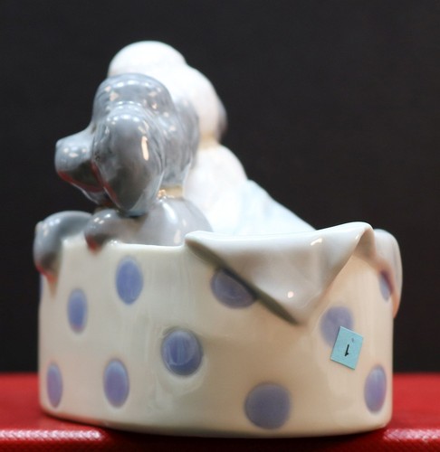 Vintage NAO by Lladro figurine #1082  Two Dogs in a white/blue basket, Spain