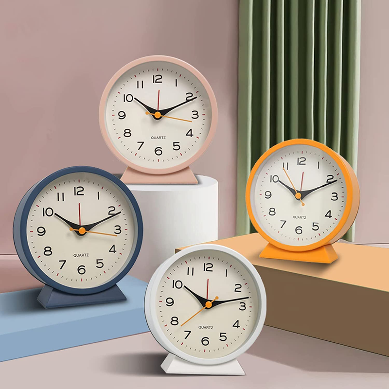 4.5" Battery Operated Antique Retro Analog Alarm Clock, Small Silent Bedside Des