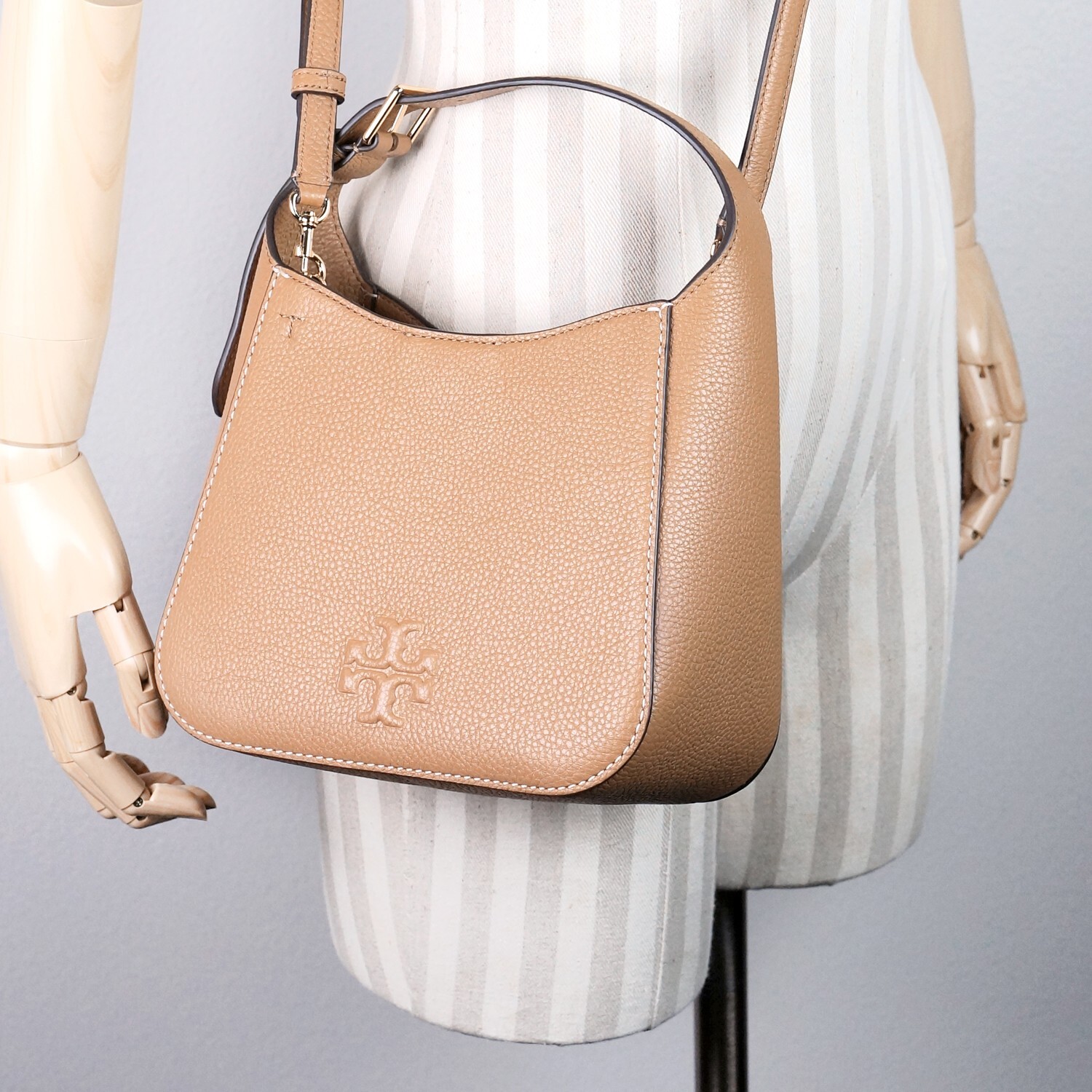 New Tory Burch THEA Tan Leather Small Bucket Bag Crossbody
