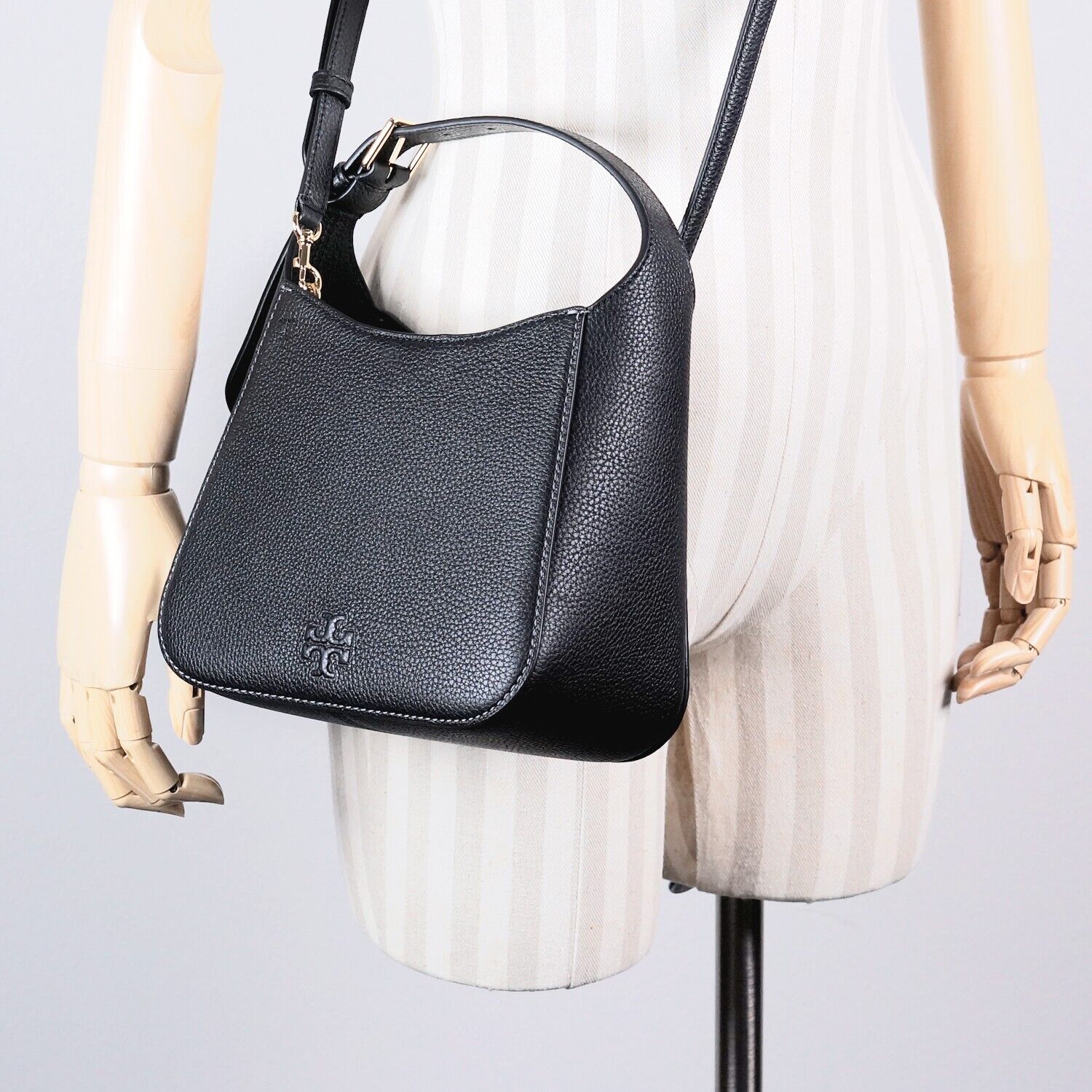New Tory Burch THEA Black Leather Small Bucket Bag Crossbody New Tory Burch THEA Black Leather Small Bucket Bag Crossbody