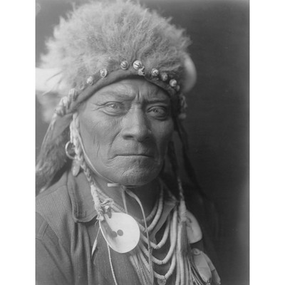 VINTAGE PHOTOGRAPHY NATIVE AMERICAN ONE BLUE BEAD ART PRINT POSTER BB10391