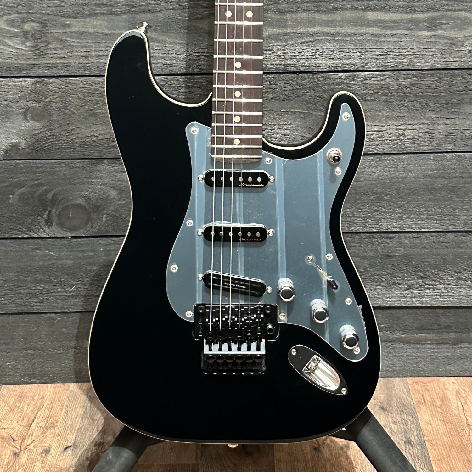 Tom Morello Stratocaster ® Fender Tom Morello Stratocaster Rosewood Fingerboard Black