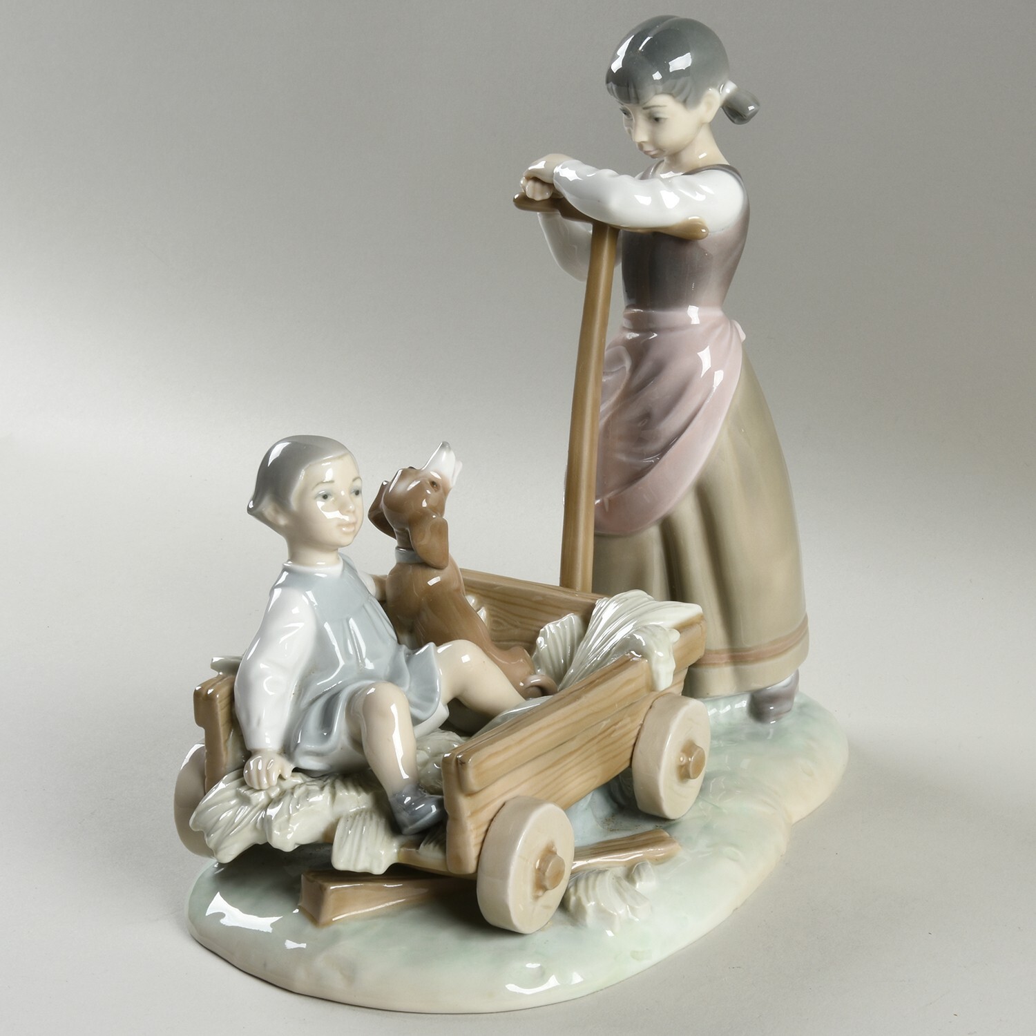 スポーツ LLADRO Girl with Wheelbarrow