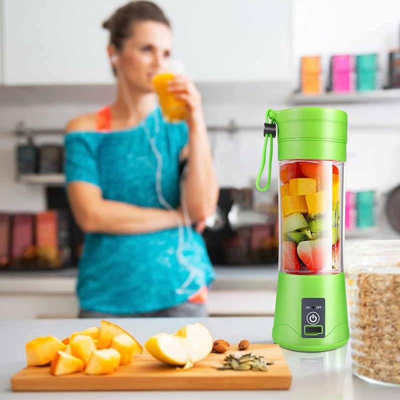 Portable Blender, Personal Blender with USB Rechargeable Mini Fruit Juice Mixer,