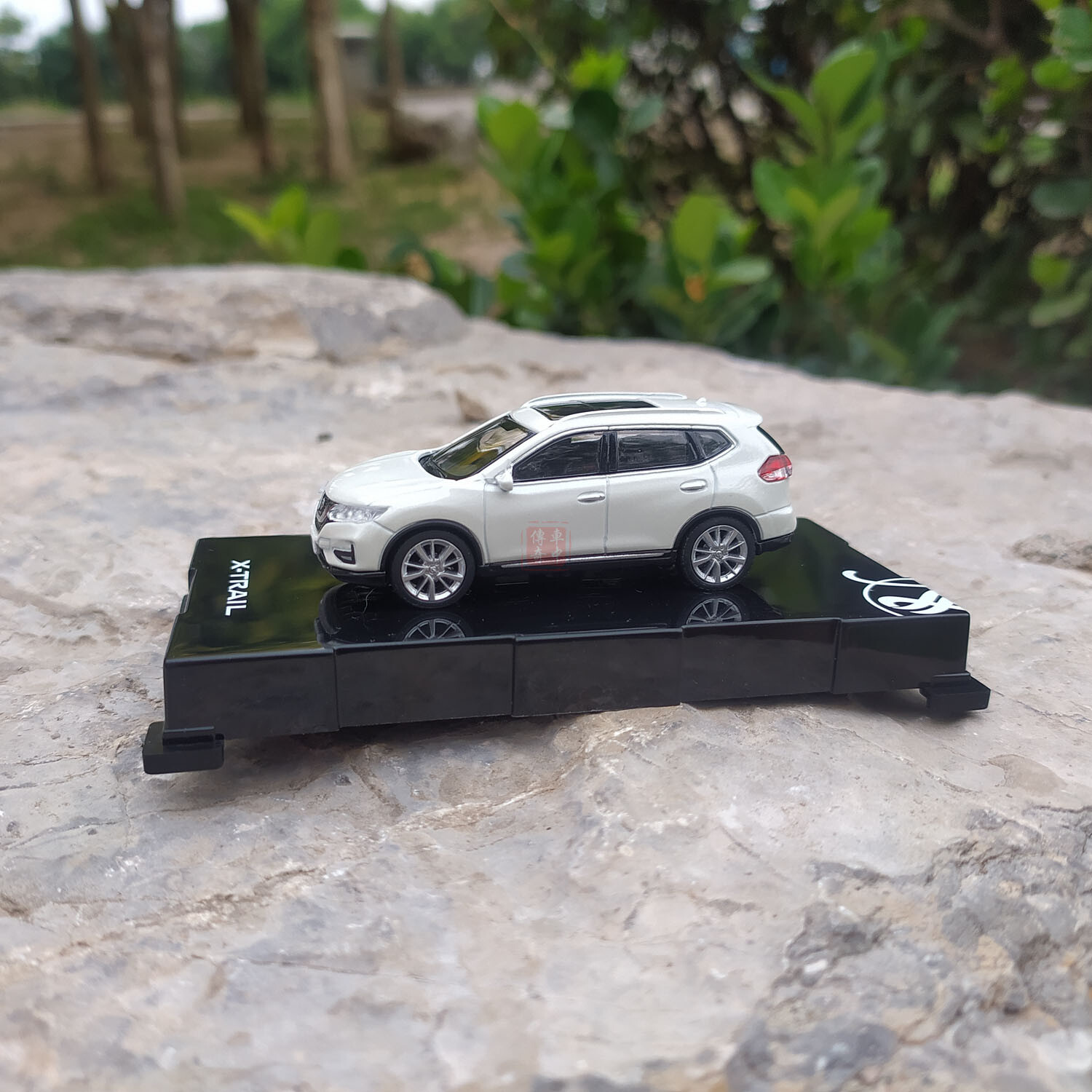 Nissan X-TRAIL ミニカー 2台セット 1/64 Nissan X-Trail diecast model White Color | eBay