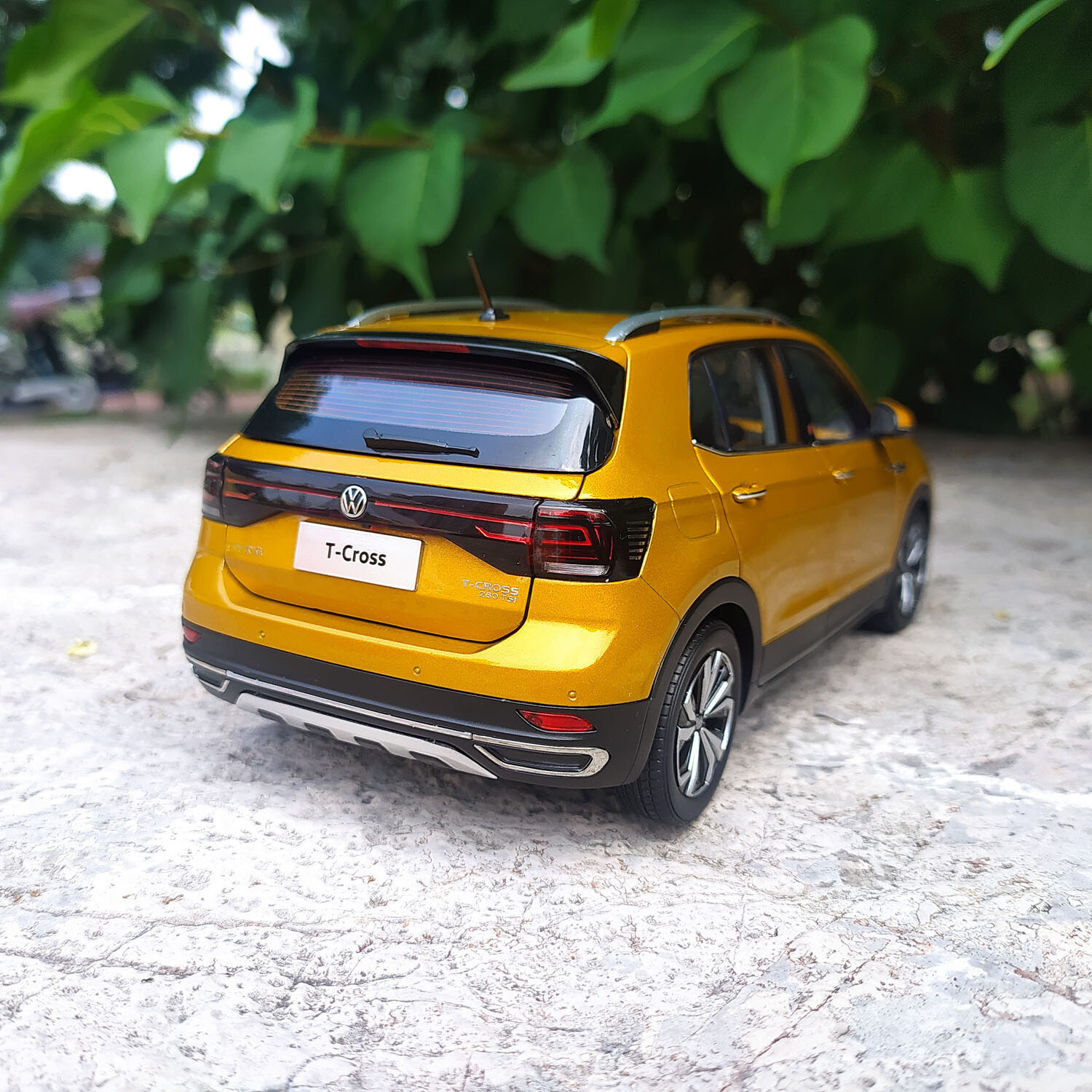 1:18 VOLKSWAGEN VW T-CROSS model YELLOW color | eBay