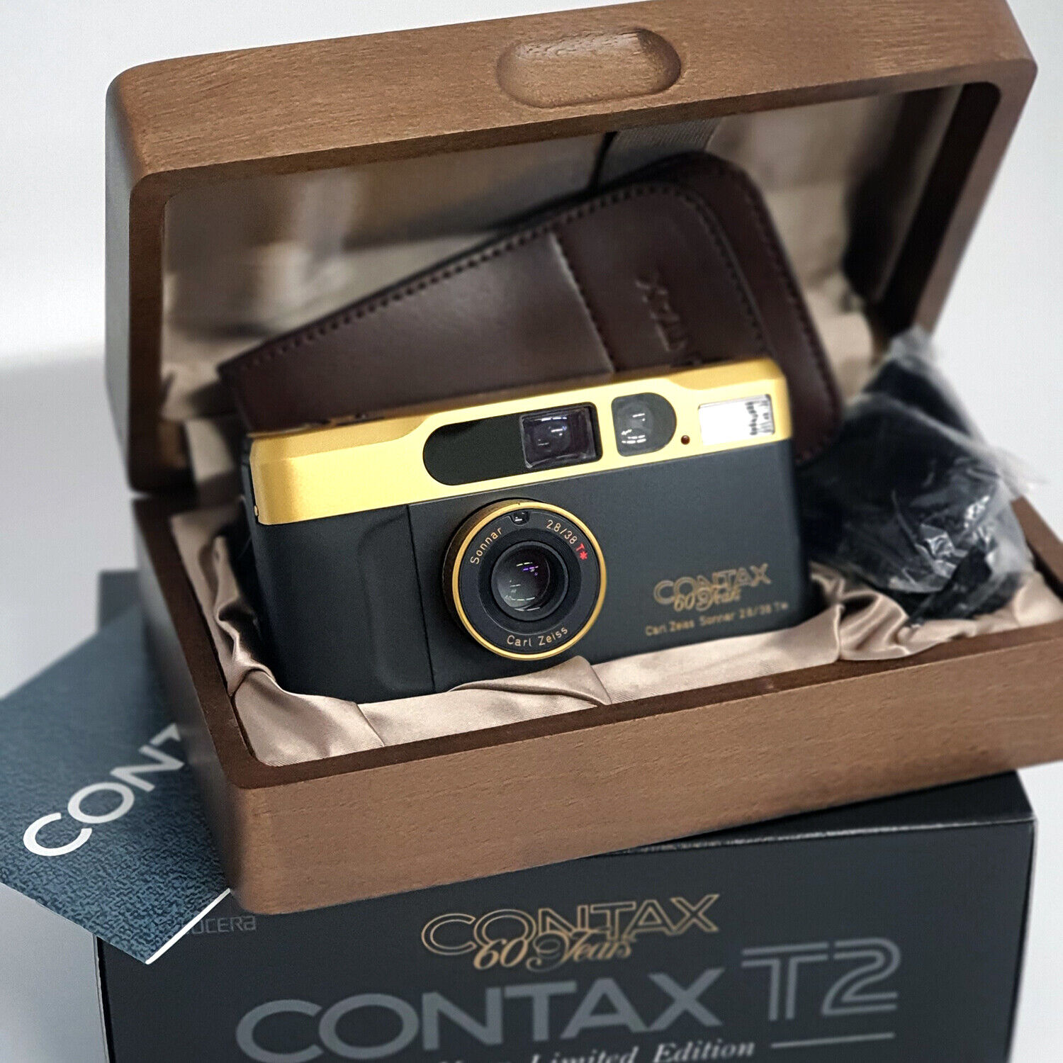 Contax T2 Gold 60 Years Limited Edition (Brand New) ( Serial Contax T2 Gold 60 Years Limited Edition (Brand New) ( Serial