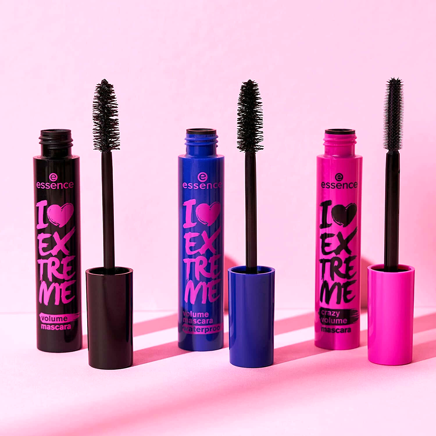 Essence I LOVE EXTREME Crazy Volume Mascara – Limited Edition “The Glowin‘ Golds”, Schwarz, 12 Ml
