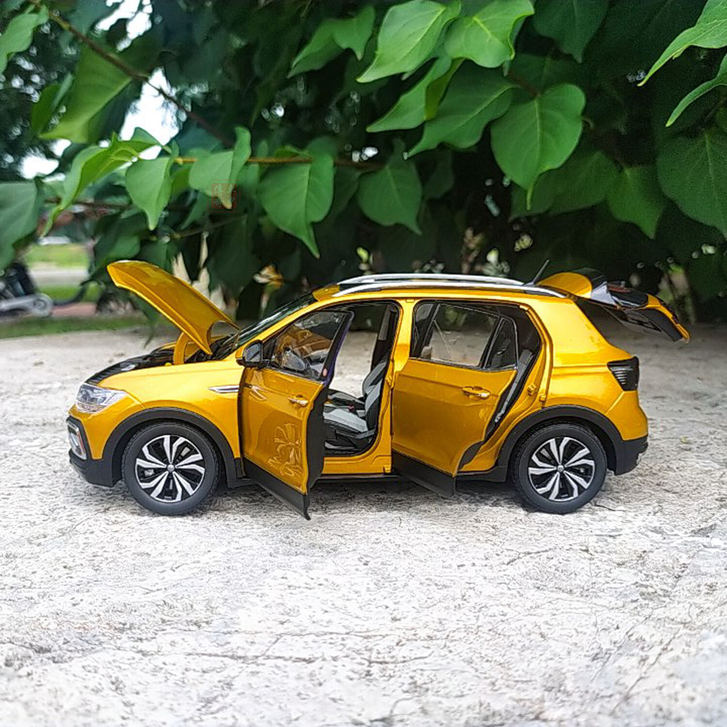 1:18 VOLKSWAGEN VW T-CROSS model YELLOW color | eBay