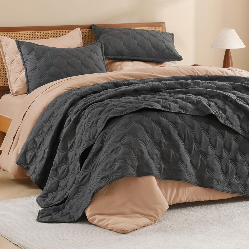 Oversized King Quilt Set Bedspread 120X120-3 Piece Grey Lightweight Comforter Coverlets Bedding Cover Bed Decor All Season(Super King - 1 Quilt, 2 Pillowcases)
