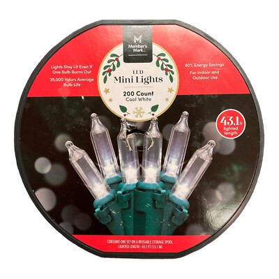 Участники отмечают внутренние и наружные светодиодные мини-светильники холодного белого цвета (200 штук)