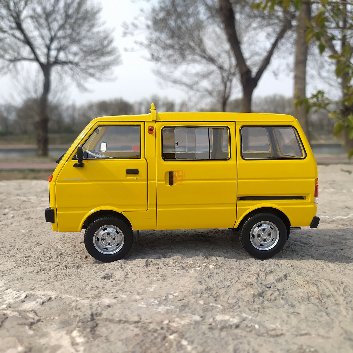 1/18 ダイハツ 天津 DAIHATSU TJ110 Classics 黄色 51AGovpXuvL._UF350,350_QL50_.jpg