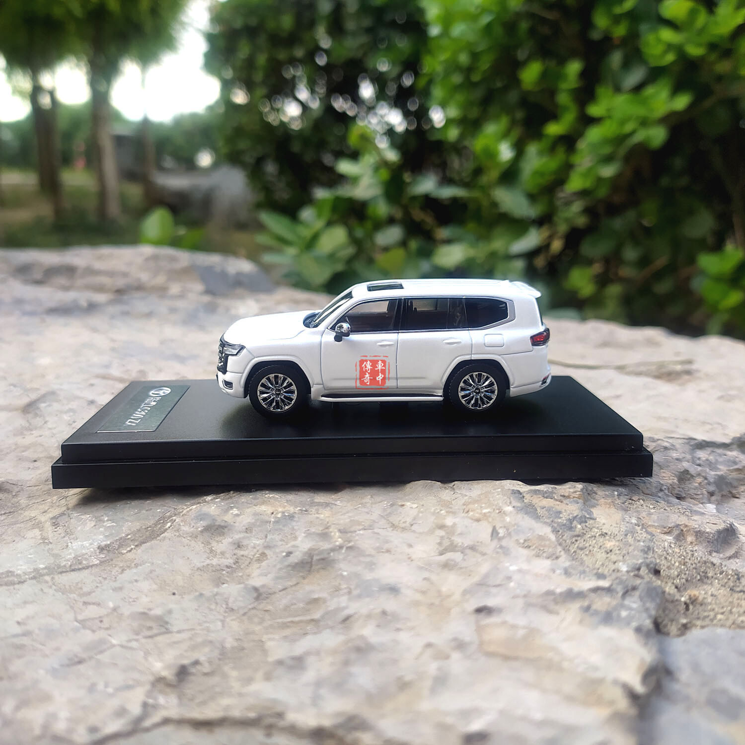 1/64 Toyota Land Cruiser LC300 ZX diecast model White Color