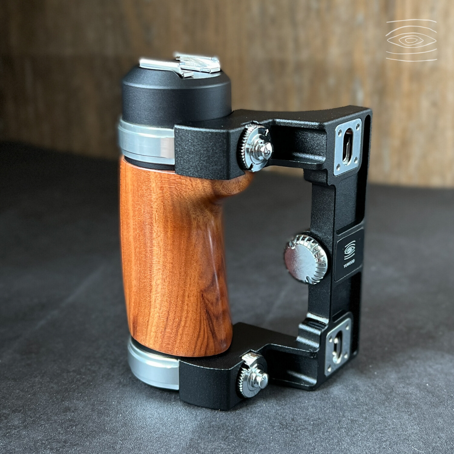 Pentax Wood Hand Grip ペンタックス 6x7 67 67II PENTAX 6X7 67 II Natural Wood Hand Grip W/ Flash Hot Shoe
