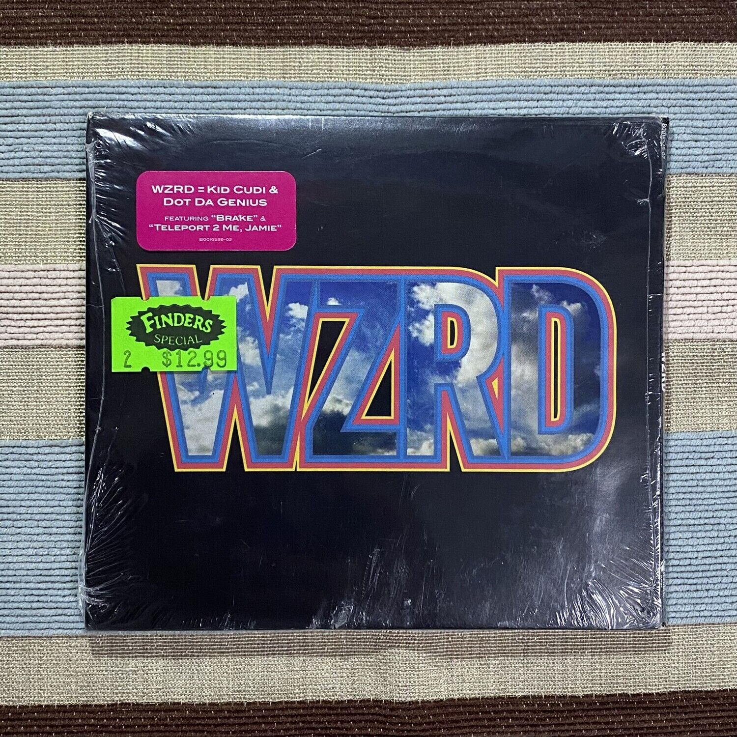 WZRD – Self-Titled, US 2012 Universal Republic Records – B0016529-02 CD WZRD – Self-Titled, US 2012 Universal Republic Records – B0016529-02 CD