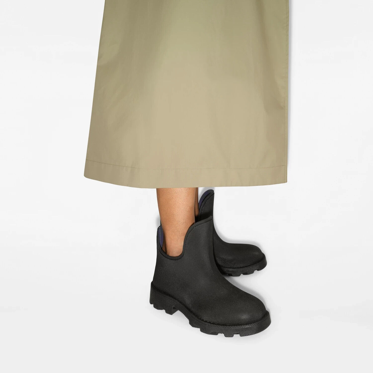 Burberry Marsh Rain Boots Women's Black Solid Textured Round Burberry Marsh Rain Boots Women's Black Solid Textured Round