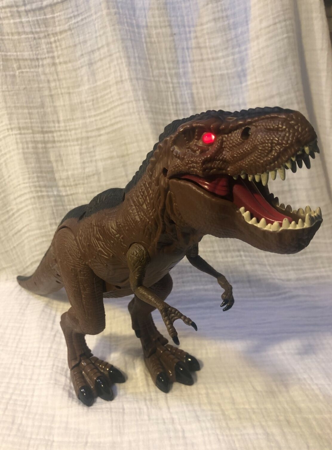 Dragon Toys Ltd. T-REX Dinosaur Sounds ROARS Light up Eyes