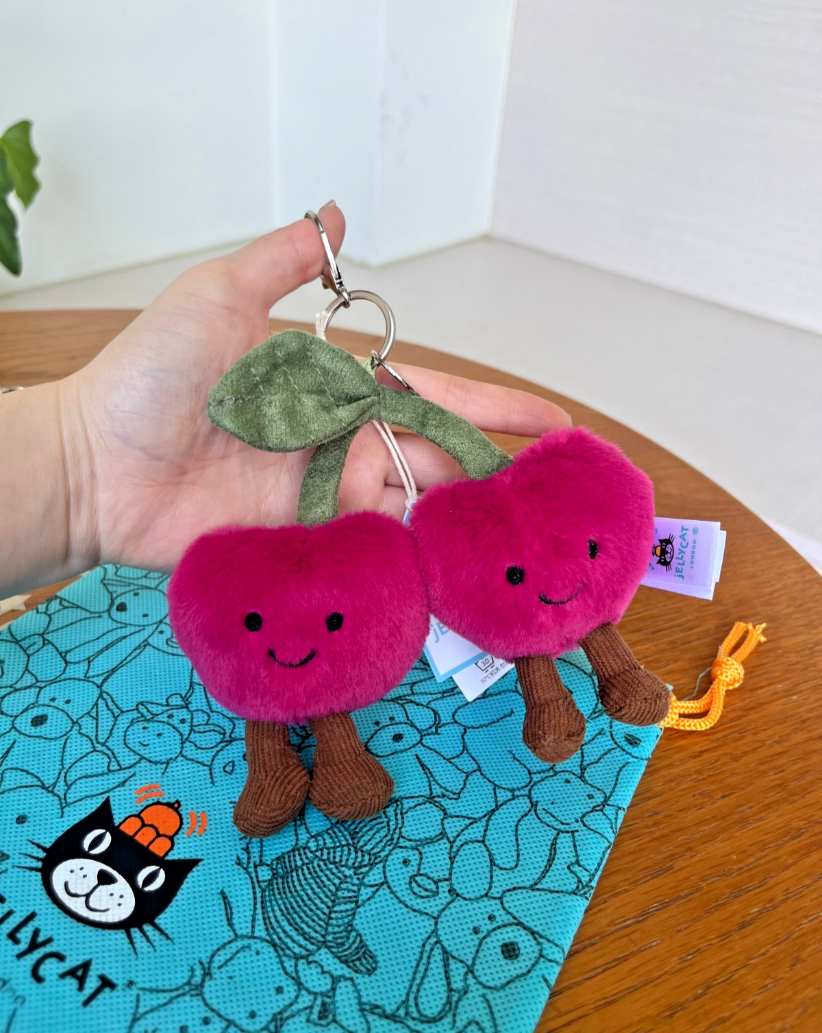 ジェリーキャット Cherries Bag Charm 新品・タグ付き Jellycat Amuseables Cherries Bag Charm | eBay