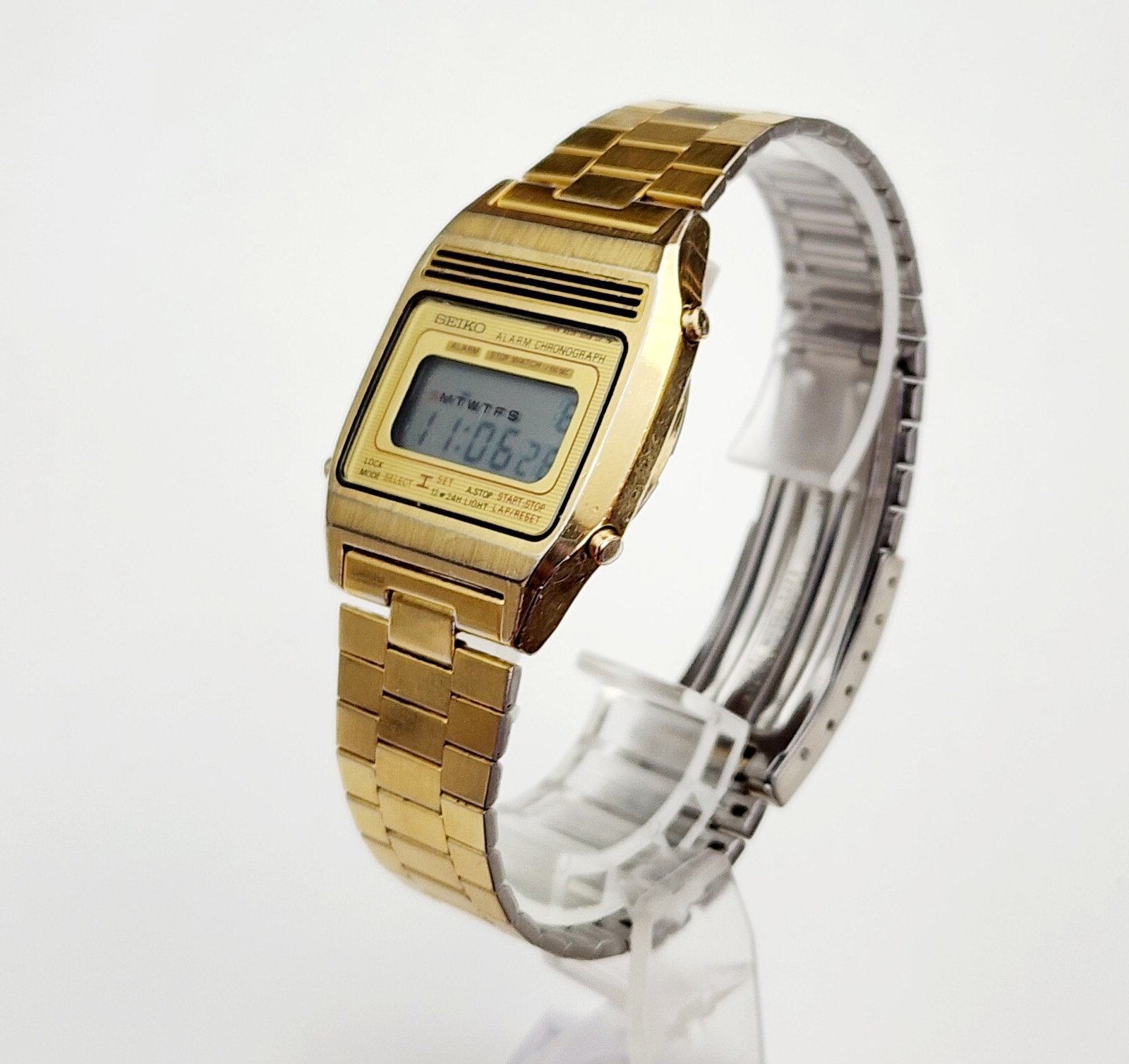 seiko digital gold watch