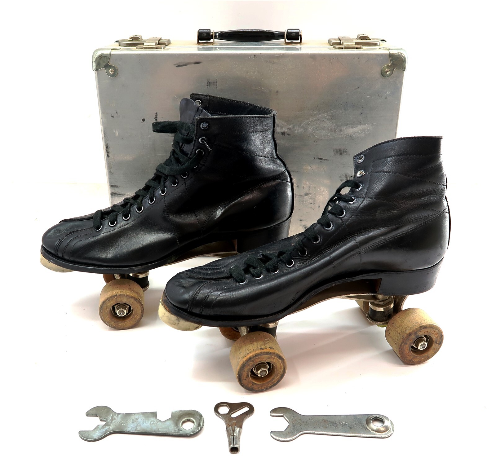 Vintage CHICAGO Men's Roller Skates Size 6 w/ Wooden Wheels Vintage CHICAGO Men's Roller Skates Size 6 w/ Wooden Wheels