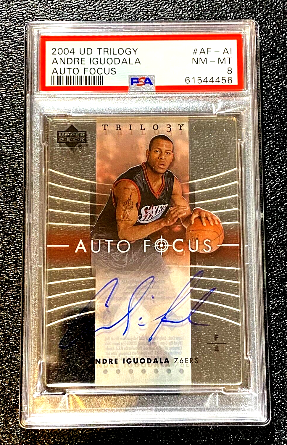PSA 8 NMMT 2004 ANDRE IGUODALA RC AUTO FOCUS CLEAR ROOKIE CARD G4014R38E3522. rookie card picture
