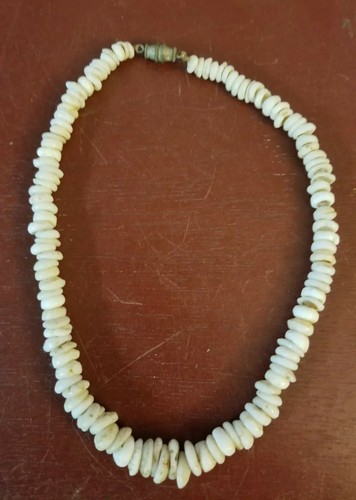 Vintage Hawaiian Choker Puka Shell Necklace 13 3/4