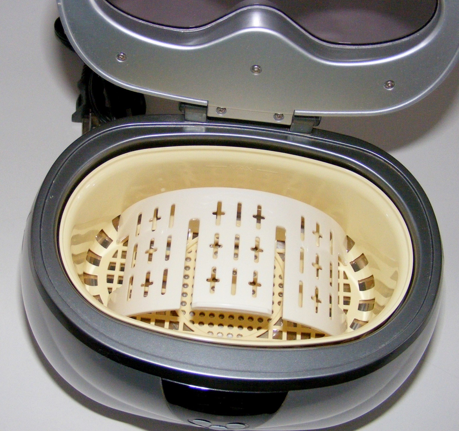 Brookstone Ultrasonic Jewelry Cleaner Model CD-3800A