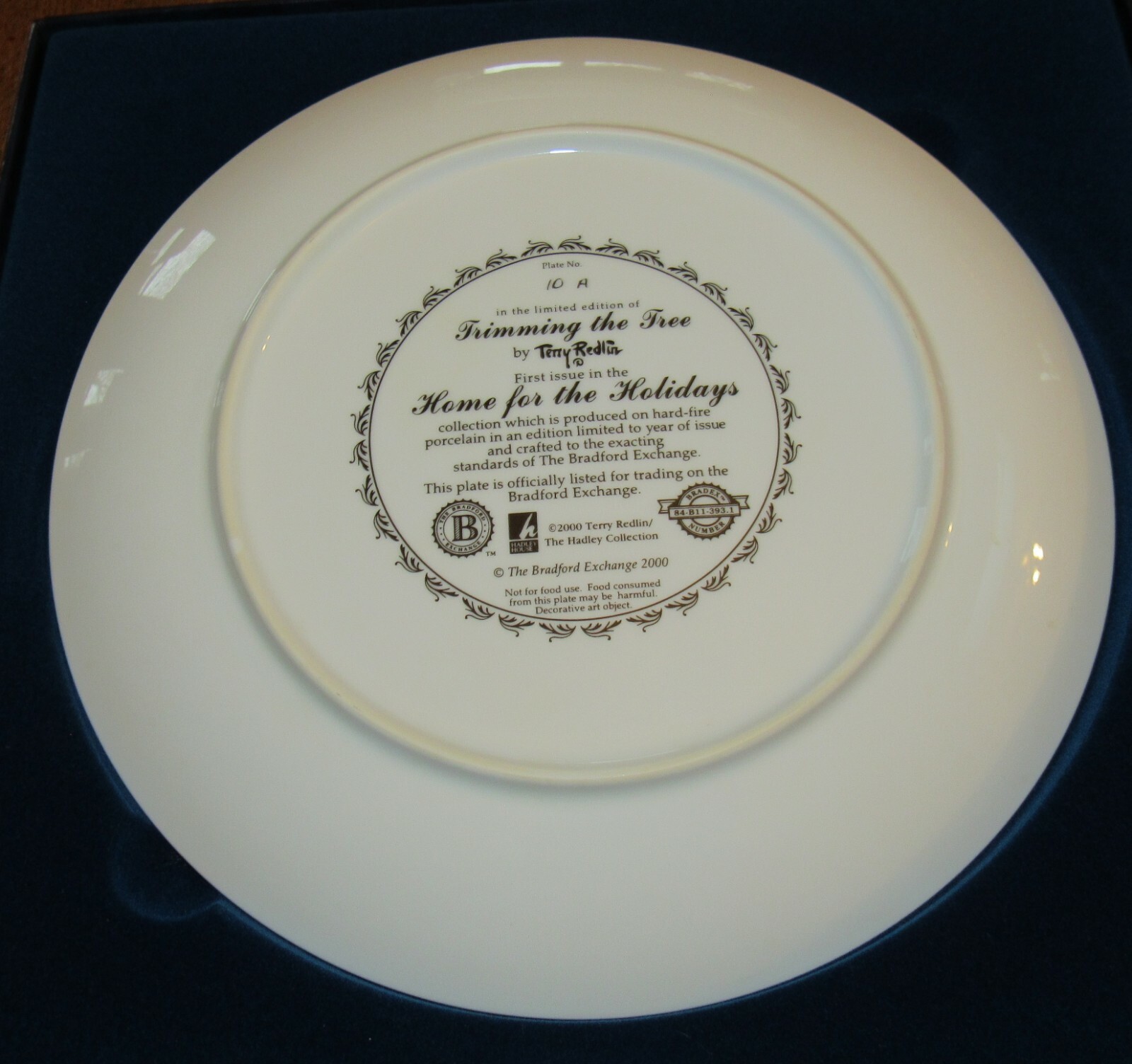 Terry Redlin “Trimming The Tree” Decorative Plate 8 1/4” Limited Ed. New in Box