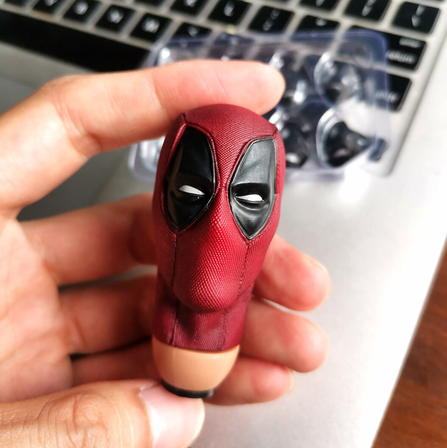 Hottoys HT MMS490 1/6 Scale Deadpool 2.0 Head Sculpt Figure Hottoys HT MMS490 1/6 Scale Deadpool 2.0 Head Sculpt Figure