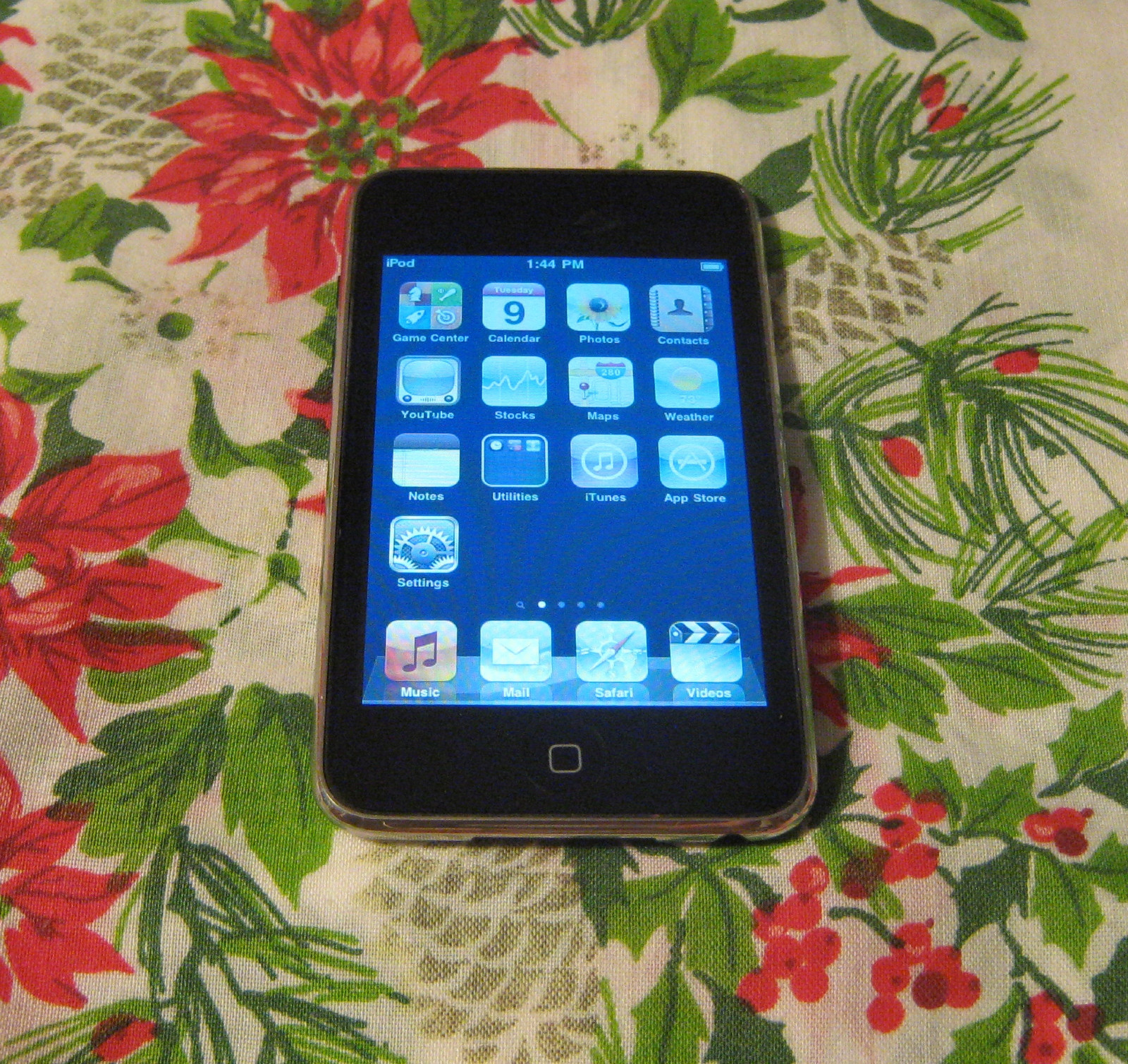 Apple iPod touch 2nd Generation (8 GB) #40 GOOD CONDITION. WORKS PERFECTLY.
