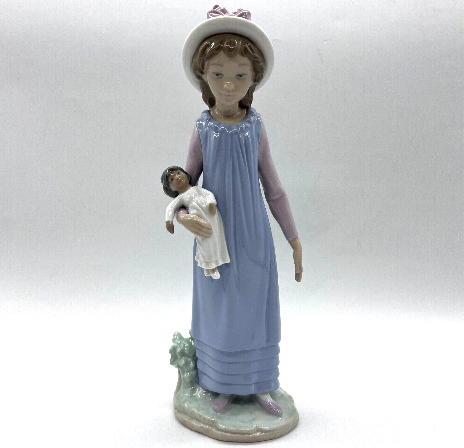Vintage 1978 Lladro Daisa 'Belinda with Her Doll' Porcelain