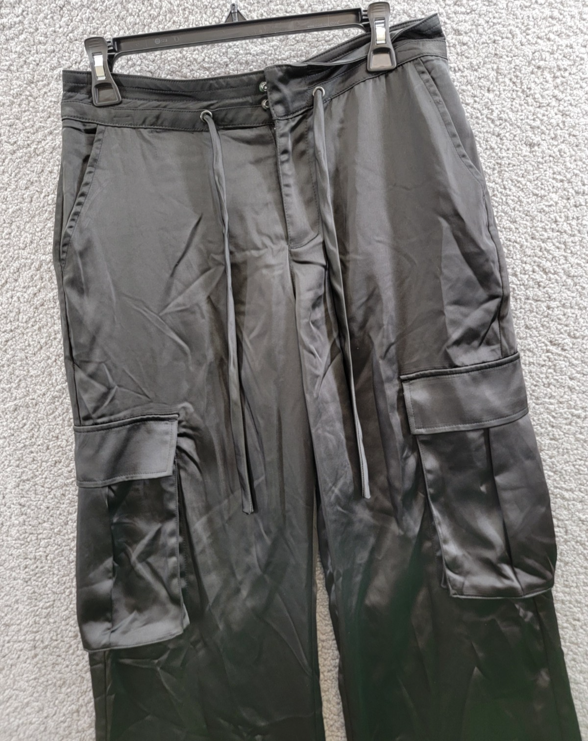Sanctuary Eve Semi-High-Rise Satin Cargo Pants Women 26 Black Front Zip Closure - Picture 3 of 14