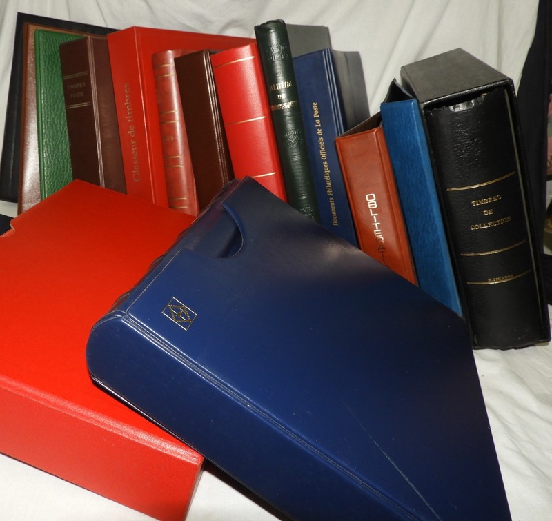 Classeurs Et Albums Pour Timbres : Lot Important (Yvert Et Tellier, Etc.) Vides