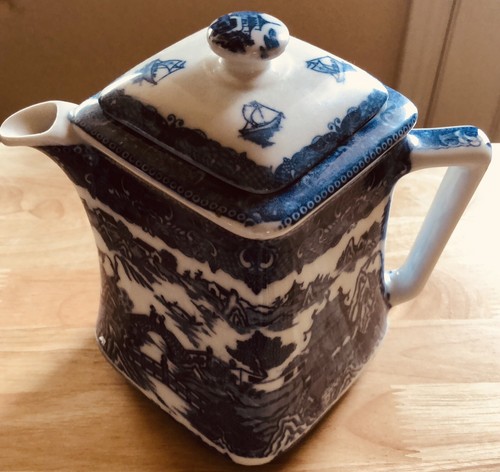 Vintage Ringtons Limited Tea Merchants Teapot Blue Willow