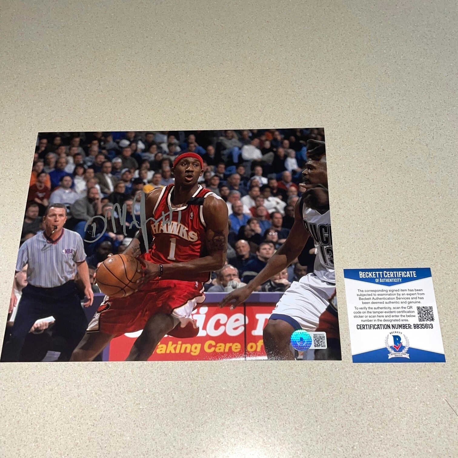 DerMarr Johnson signed Atlanta Hawks basketball 8x10 photo COA. DerMarr Johnson signed Atlanta Hawks basketball 8x10 photo COA.