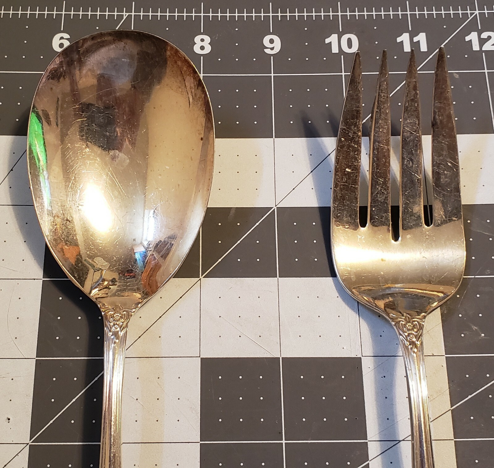 Set of 2 W.M. Rogers Serving Extra Plate Spoon Fork Flatware Silverware Utensil