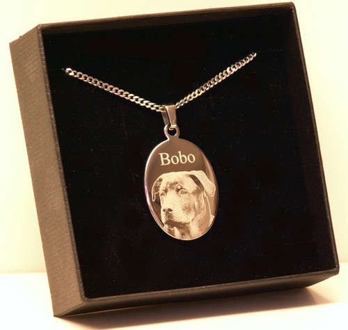 Handgefertigte Modeschmuck-Halsketten & -Anhänger aus Edelstahl