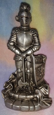 Vintage Universal Statuary 1963 Medieval Knight with Armor Statue 10.5''