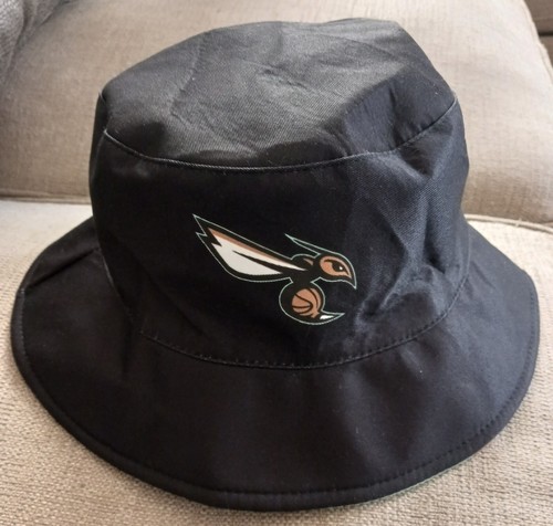 Charlotte Hornets NBA Buzz City Reverseable Bucket Hat