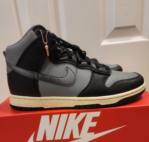 Size 9.5M - NIKE DUNK HI RETRO PRM - 50 YEARS OF HIP-HOP Size 9.5M - NIKE DUNK HI RETRO PRM - 50 YEARS OF HIP-HOP